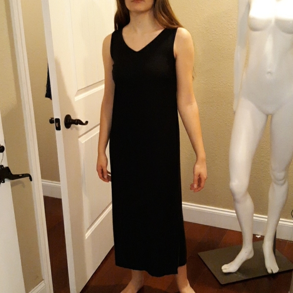 T & Company Dresses & Skirts - T & Company Womens Size 4P Black Linen Feel Maxi Dress